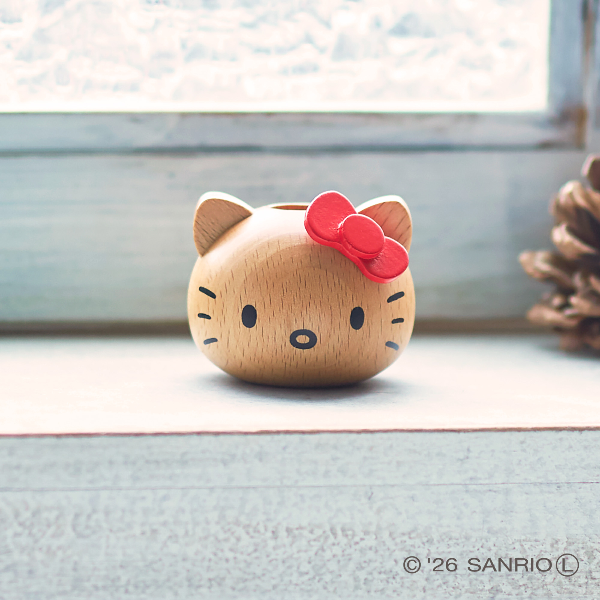 ハローキティ ペンスタンド（レッド） - 木製玩具のニチガン-商品紹介