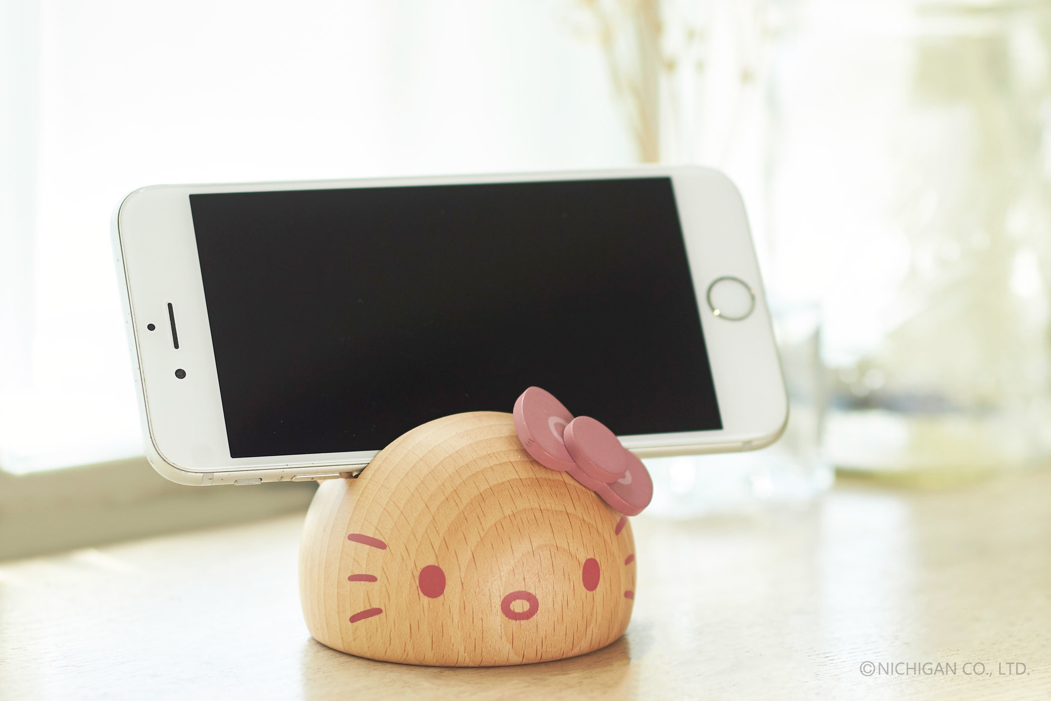 ハローキティ スマホスタンド 木製玩具のニチガン 商品紹介