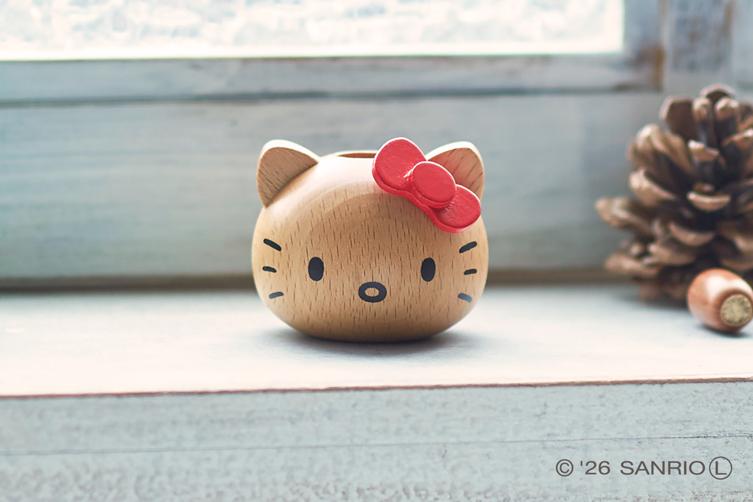 ハローキティ ペンスタンド（レッド） - 木製玩具のニチガン-商品紹介