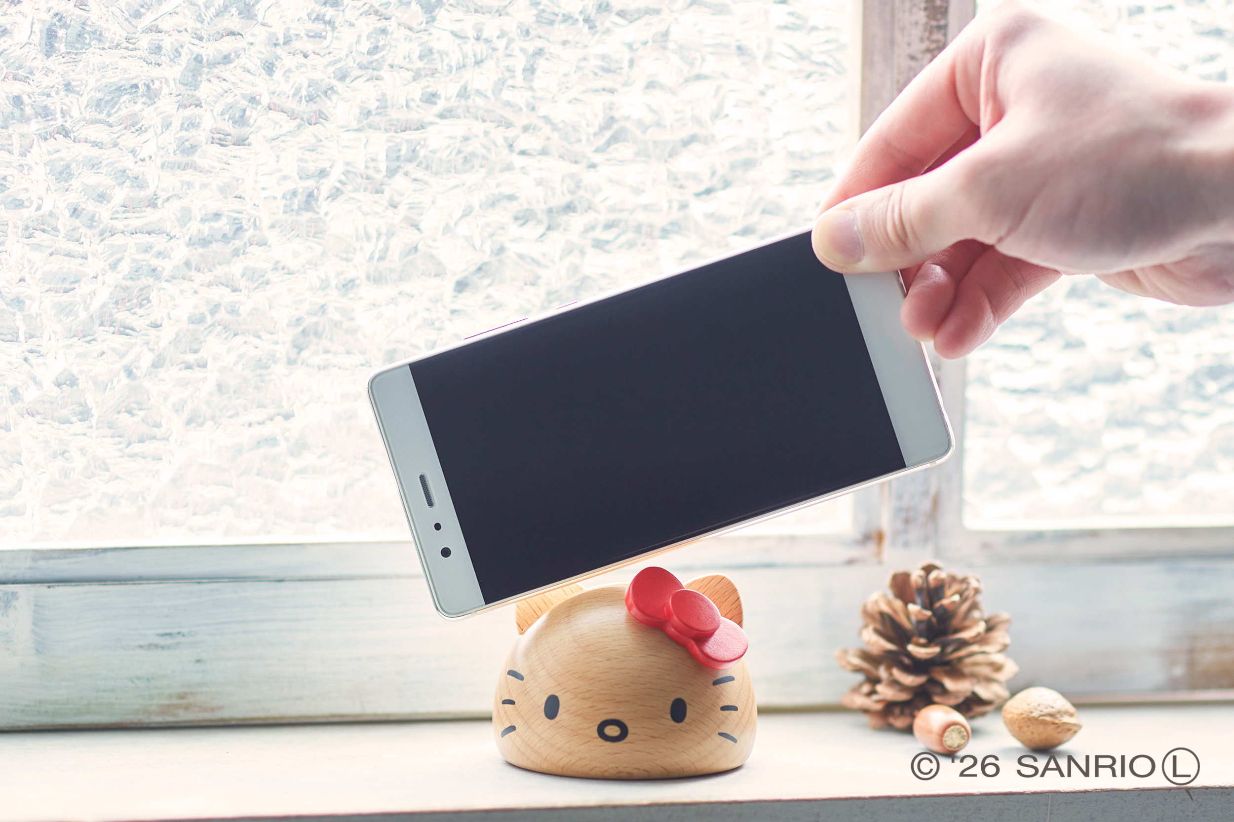 ハローキティ スマホスタンド（レッド） - 木製玩具のニチガン-商品紹介